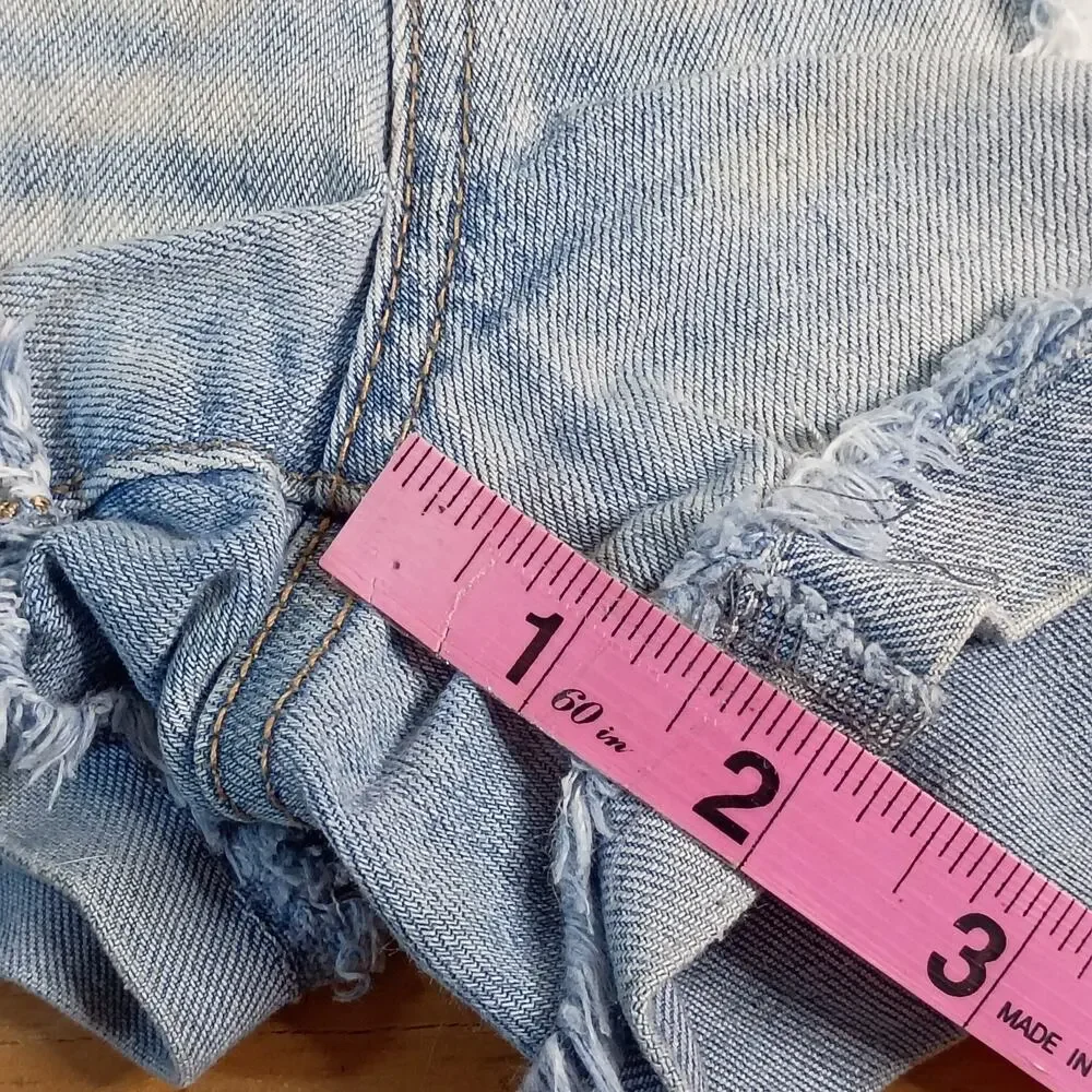 SO Womens High Rise Relaxed Mom Shorts Size 3 26W Light Wash Distressed Denim